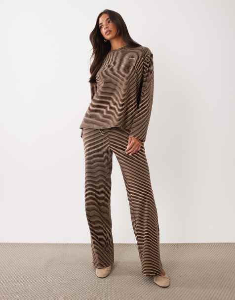 Kaiia pantalon de détente coordonné à jambes larges en polaire ultra douce à rayures marron et crème - view 1