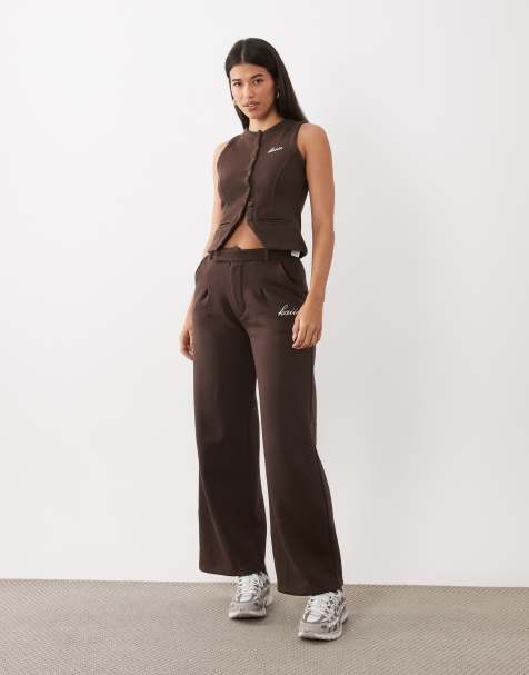 Kaiia - Pantalon de jogging ample d'ensemble en coton majoritaire avec plis nervurés et broderies - Chocolat - view 1