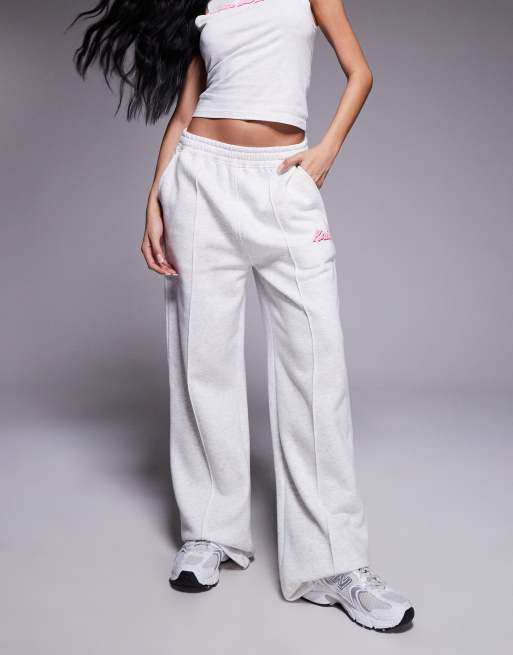 Kaiia - Pantalon de jogging ample d'ensemble en coton mélangé à logo imprimé en relief et coutures apparentes - Gris clair chiné et rose  , 2 de 5