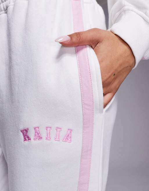 Kaiia - Pantalon de jogging d'ensemble ample à broderie logo - Blanc et rose, 3 de 5