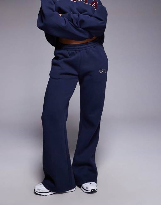 Kaiia - Pantalon de jogging d'ensemble ample en coton majoritaire à broderie logo - Marine et rouge  , 2 de 5