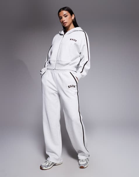 Kaiia - Pantalon de jogging d'ensemble ample en coton majoritaire avec broderie logo et bande latérale - Gris clair - view 1