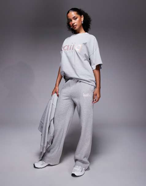 Kaiia - Pantalon de jogging d'ensemble ample en coton mélangé avec broderie logo - Gris clair/rose - view 1