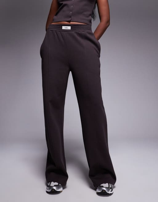Kaiia - Pantalon de jogging d'ensemble ample en coton mélangé avec taille à étiquette logo - Chocolat  , 2 de 5