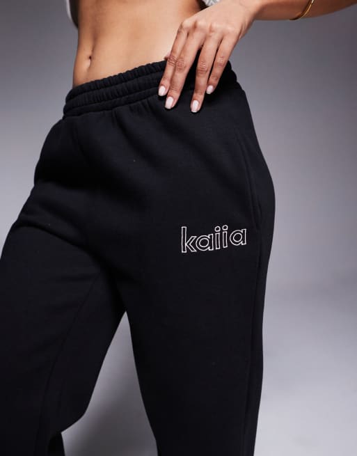 Kaiia - Pantalon de jogging d'ensemble large en coton majoritaire à logo - Noir et rose  , 3 de 5