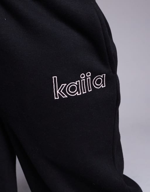 Kaiia - Pantalon de jogging d'ensemble large en coton majoritaire à logo - Noir et rose  , 5 de 5