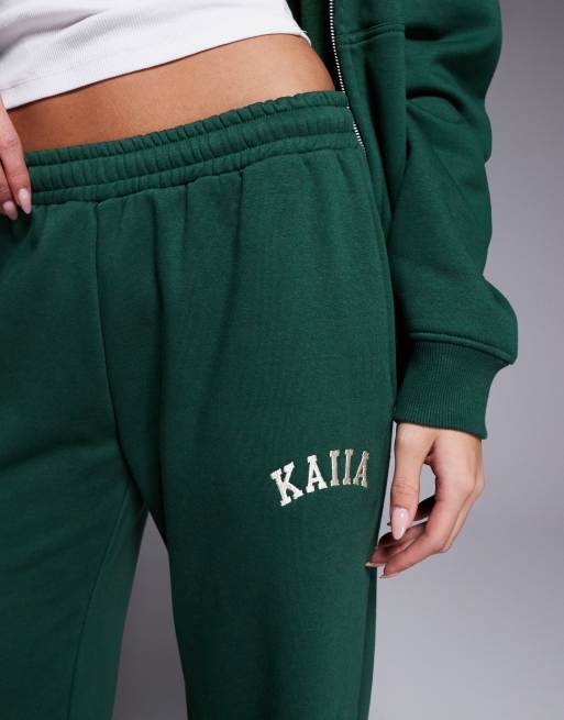 Kaiia - Pantalon de jogging d'ensemble large riche en coton avec logo brodé - Vert forêt, 5 de 5