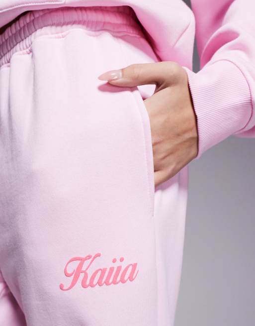 Kaiia - Pantalon de jogging large d'ensemble en coton majoritaire à logo imprimé en relief - Rose pastel et corail, 4 de 5