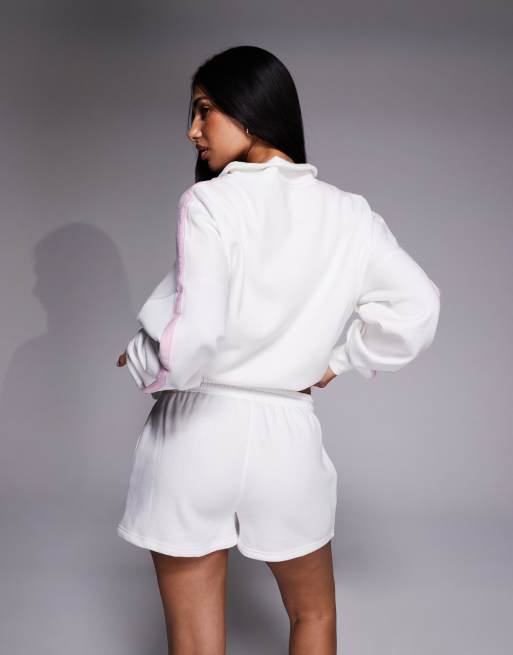 Kaiia - Pantaloncini della tuta bianchi e rosa con logo ricamato in coordinato, 5 di 5