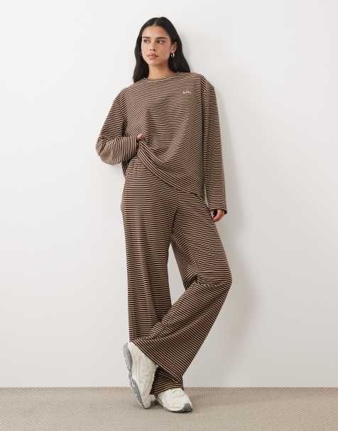Kaiia - pantalones de estar por casa de pernera ancha en tejido polar supersuave con raya marrón y crema, conjunto - view 1