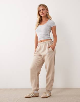 Kaiia Petite cotton blend cuffed sweatpants in stone