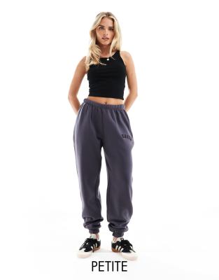 Kaiia Cuffed Sweatpants In Dark Gray In Gray