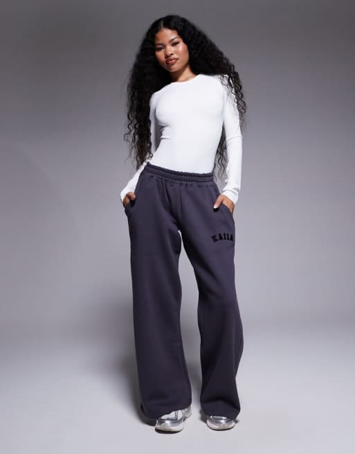 Kaiia Petite - Pantalon de jogging large en coton mélangé avec logo brodé - Gris foncé  