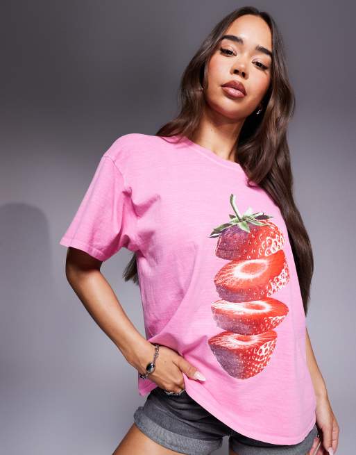 Kaiia - Pink oversized T-shirt med jordbærgrafik - Kun hos ASOS