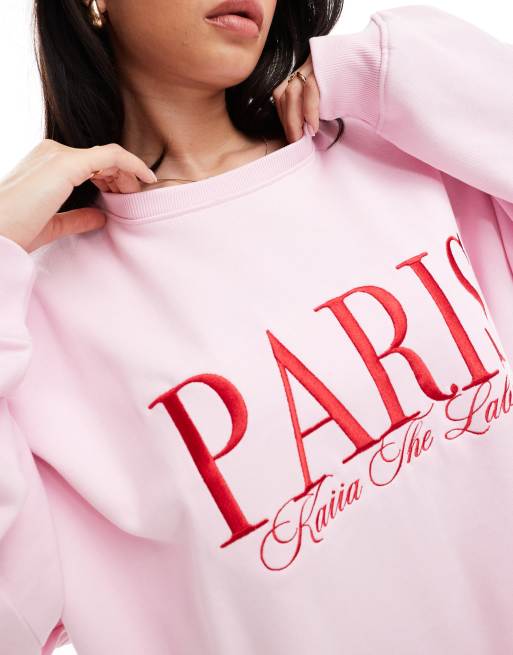 Kaiia Plus – Jasnoróżowa bluza z napisem „Paris“, część zestawu, 4 z 4