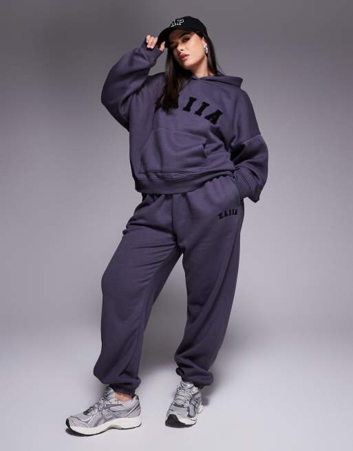 Kaiia Plus - Joggers color grigio scuro con logo ricamato e fondo elasticizzato in coordinato