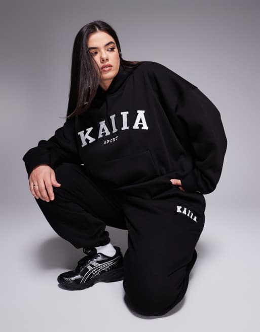 Kaiia Plus – Mieszaj i łącz – Czarny zestaw: bluza oversize z kapturem, joggersy z mankietami, joggersy z szerokimi nogawkami i szorty