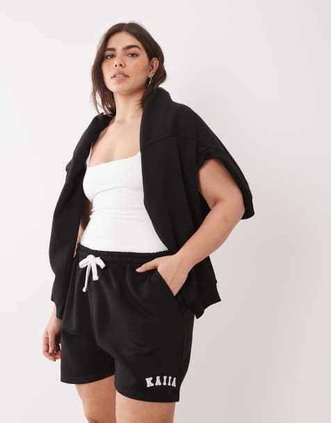 Kaiia Plus – Mix and Match – Oversize-Kapuzenpullover, Jogginghose mit Bündchen und weitem Bein und Shorts in Schwarz - view 1