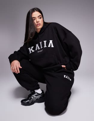 Kaiia Plus - Mix en match - Oversized hoodie, joggingbroek met boorden, joggingbroek met wijde pijpen en shorts in zwart - view 1
