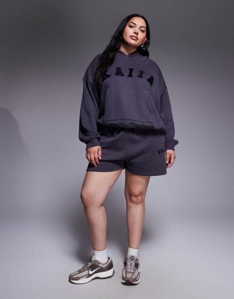 Kaiia Plus - Mix og match - Mørkegråt sæt med shorts og joggingbukser med vide ben samt joggingbukser med tætsiddende benkant og oversized hættetrøje - view 1