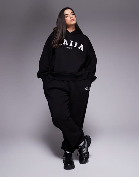 Kaiia Plus - Mix og match - Sort sæt med shorts og joggingbukser med vide ben samt oversized hættetrøje og joggingbukser med tætsiddende benkant - view 1