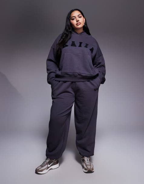 Kaiia Plus - Pantalon de jogging d'ensemble en coton mélangé resserré aux chevilles à logo brodé - Gris foncé - view 1