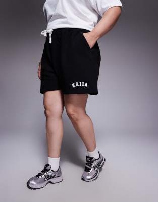 Kaiia Plus - Sweatshorts in Schwarz mit hohem Baumwollanteil und Logo-Stickerei, Kombiteil