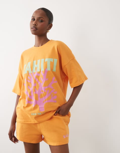 Kaiia – Pomarańczowo-różowy T-shirt oversize z grafiką Tahiti z dużą zawartością bawełny, część zestawu - view 1