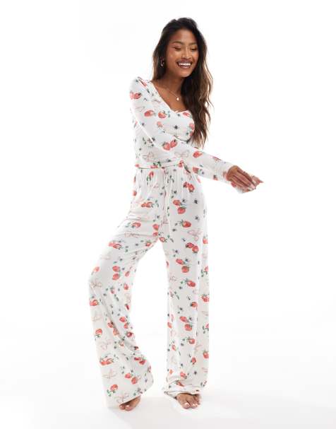 Kaiia - Pyjama à assortir avec top manches longues à encolure carrée, chemise, short et chouchou à imprimé fraises et nœuds - view 1