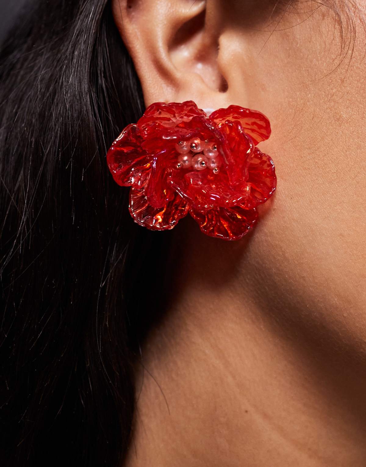 Kaiia resin oversized flower stud earrings in red
