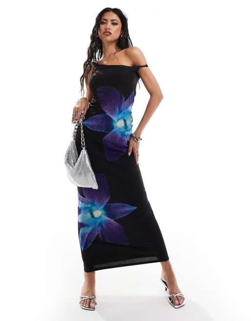 Kaiia - Robe longue à épaule dénudée en tulle avec imprimé fleurs bleues - Noir