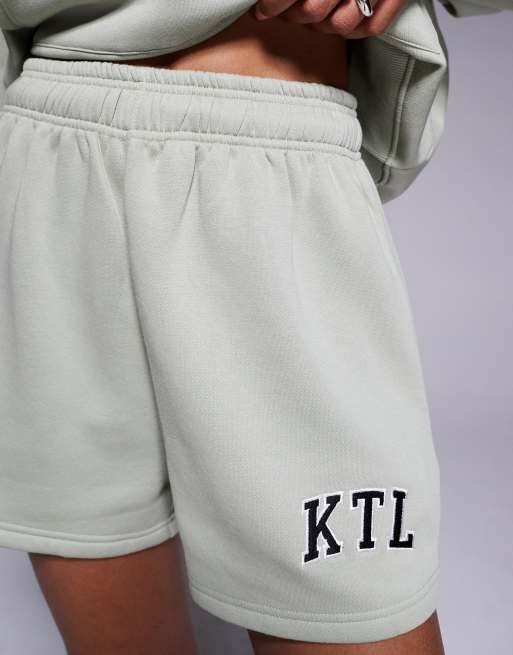 Kaiia – Salviagröna sweatshorts med KTl-logga i bomullsmix, del av set  , 3 av 5