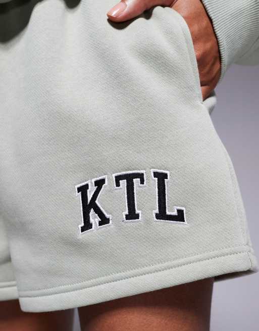 Kaiia – Salviagröna sweatshorts med KTl-logga i bomullsmix, del av set  , 5 av 5