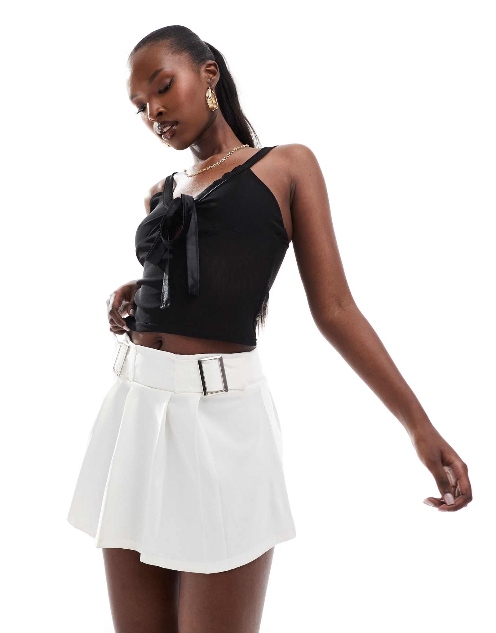 Топ на бретелях с атласной отделкой и сетчатой завязкой спереди от Kaiia черного цвета 6290₽