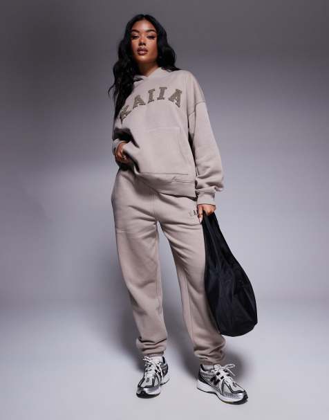 Kaiia – Set mit Kapuzenpullover und Jogginghose in hellem Taupe - view 1