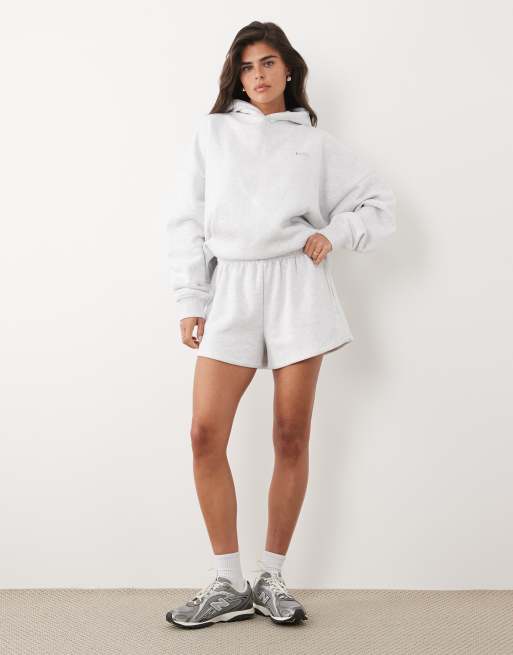 Kaiia - Short d'ensemble molletonné en coton mélangé avec logo en métal argenté - Gris chiné, 2 de 5