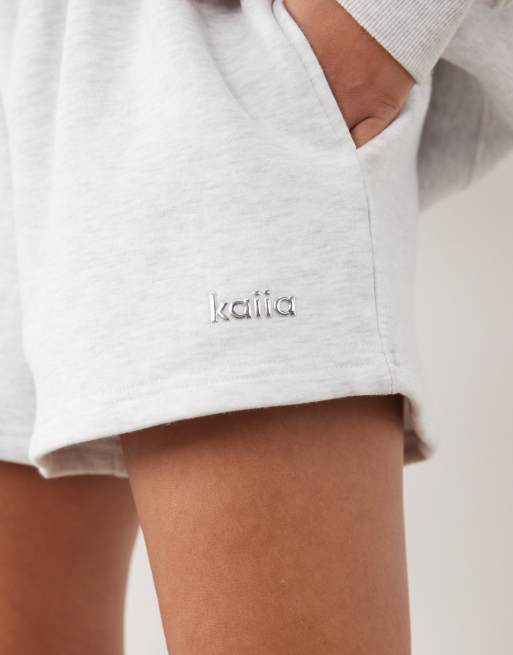 Kaiia - Short d'ensemble molletonné en coton mélangé avec logo en métal argenté - Gris chiné, 5 de 5