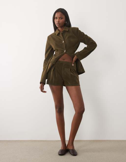 Exclusivité - Kaiia - Ensemble blazer long cintré à la taille et short en imitation daim - Olive foncé, 2 de 3