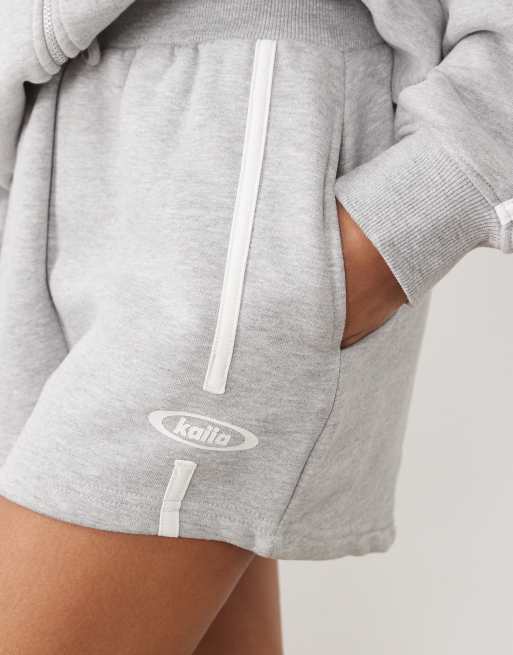 Kaiia shorts della tuta coordinati con logo ricamato e banda laterale in grigio chiaro mélange, 2 di 5