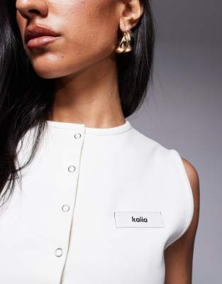 Kaiia Sleeveless Cropped Button Up Tank Top