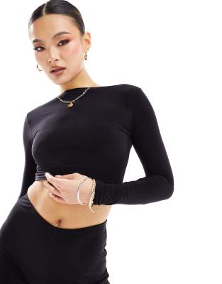 Kaiia Slinky Long Sleeve Low Back Top In Black