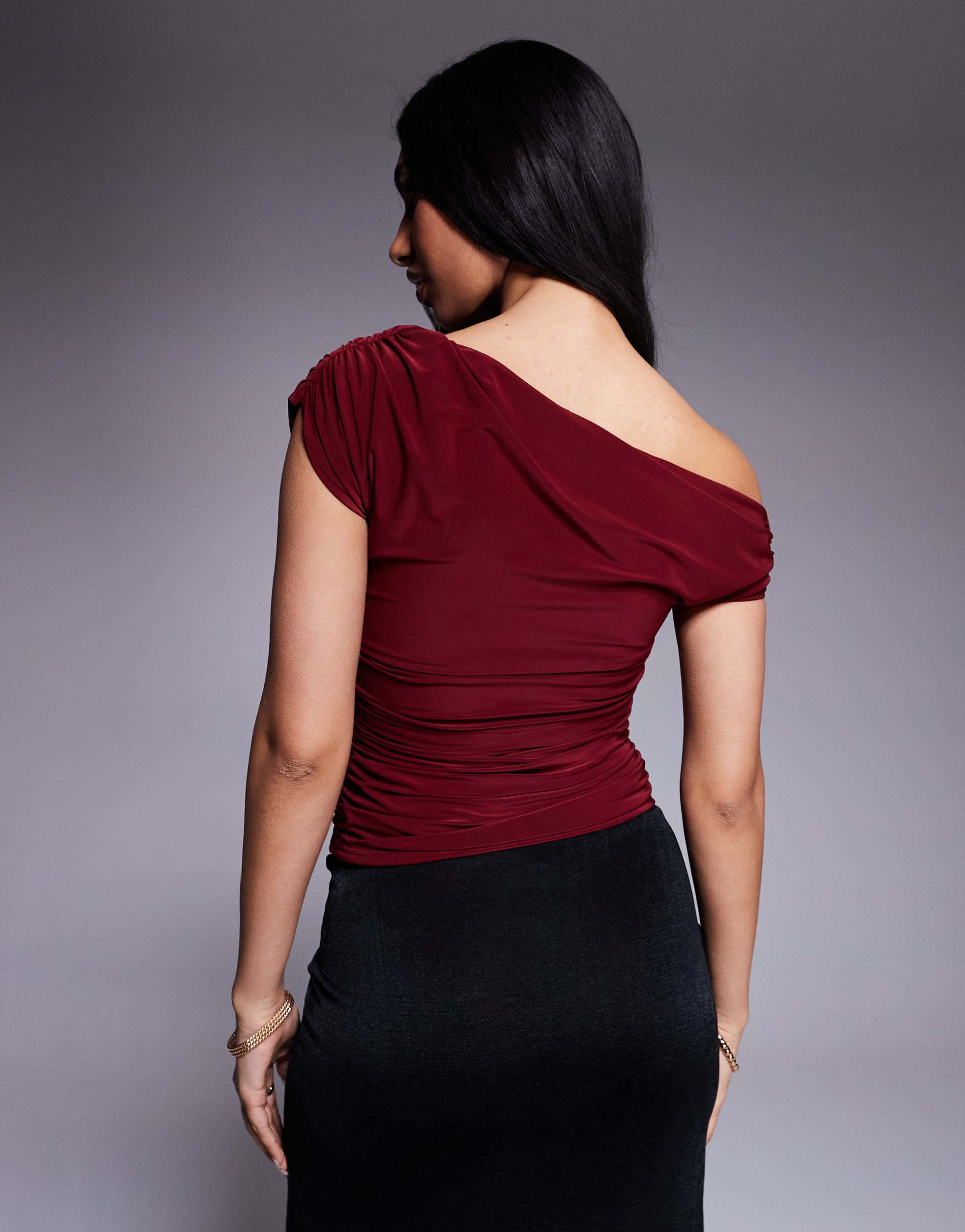 kaiia slinky off-shoulder top in burgundy