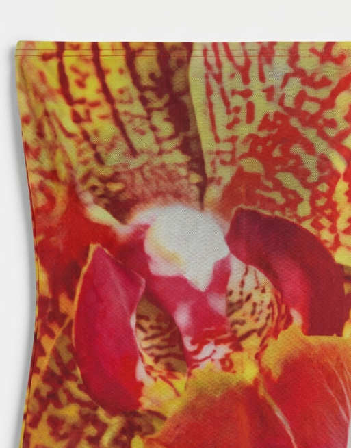 Kaiia - Sort og pink tætsiddende maxikjole i mesh med orkideprint og bandeau- samt havfruesnit - Kun hos ASOS, 7 af 8