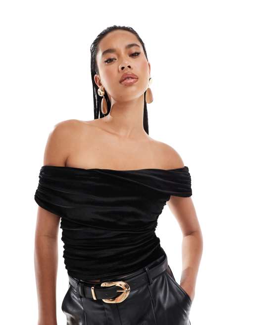 Kaiia - Sort tætsiddende draperet offshoulder-top i dobbeltlag - Kun hos ASOS 
