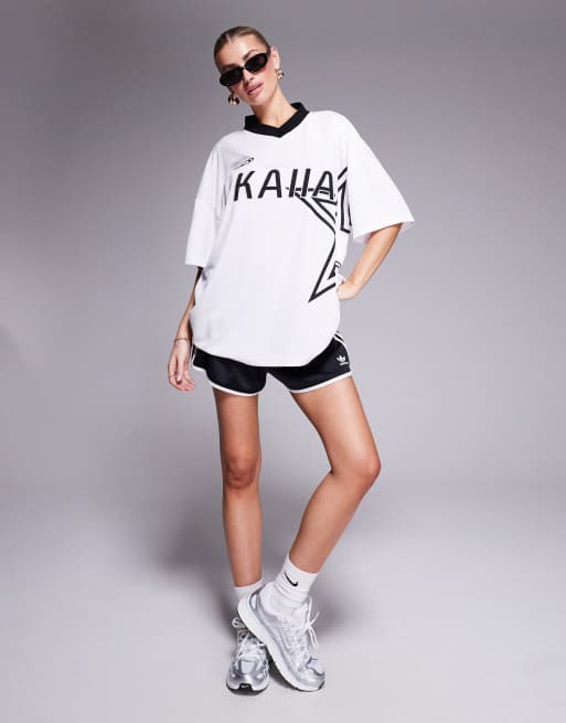 Kaiia Sport – Biały dżersejowy T-shirt oversize w piłkarskim stylu z czarnym nadrukiem z gwiazdą i logo
