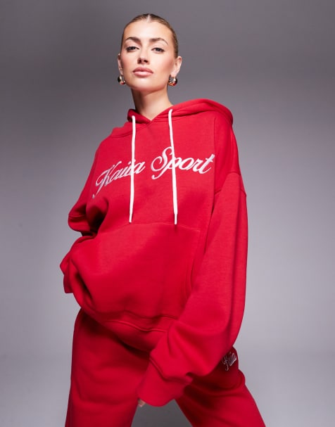 Kaiia Sport – Kapuzenpullover in Rot mit gesticktem Schriftzug in Weiß und Kordelzug, Kombiteil - view 1