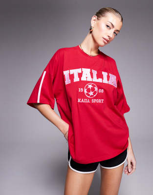 Kaiia Sport - Oversize-T-Shirt in Rot mit „Italia"-Aufschrift in Rosa und Rundhalsausschnitt