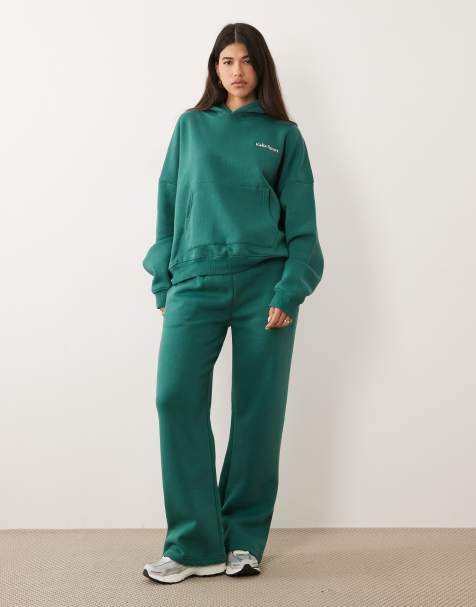Kaiia – Sport – Set in Dunkelgrün und Rosa mit hohem Baumwollanteil, bestehend aus Oversize-Kapuzenpullover mit Tennis-Gratik und Jogginghose - view 1