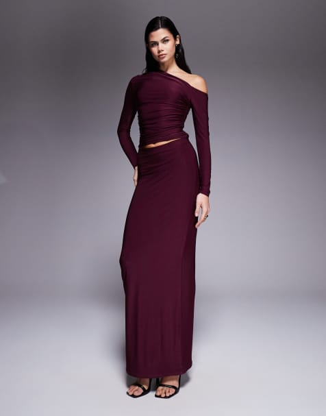 Kaiia - Sæt i mørk kirsebærrød med maxinederdel og stram offshoulder-top med lange ærmer og dobbeltlag - Kun hos ASOS - view 1