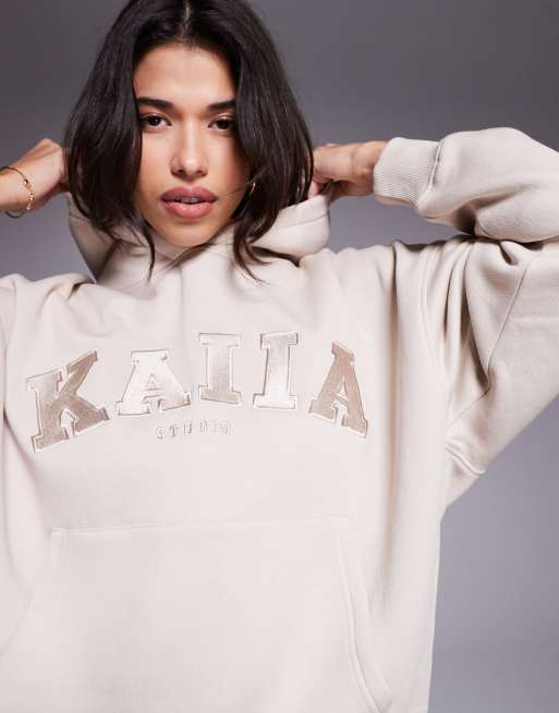 Kaiia – Studio – Beige huvtröja i oversize med broderad logga i tyg med hög andel bomull, del av set  , 3 av 4